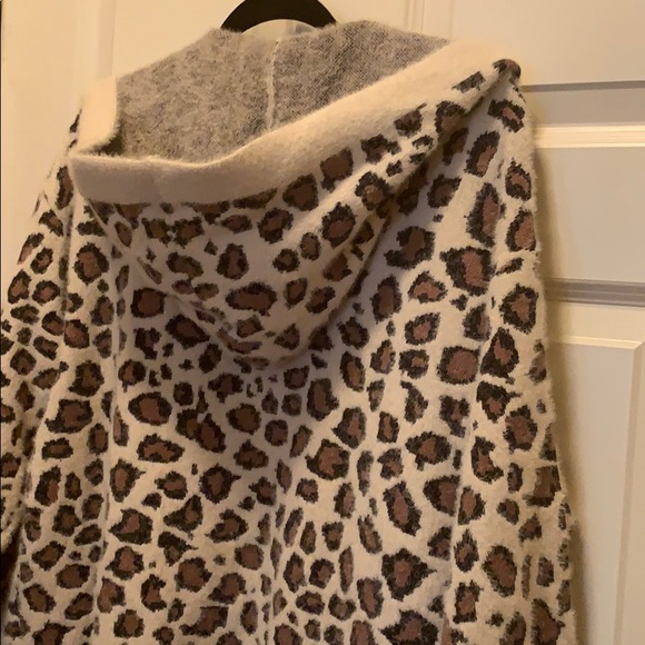 EUC Michelle Nicole Hooded Sweater - Picture 8 of 8